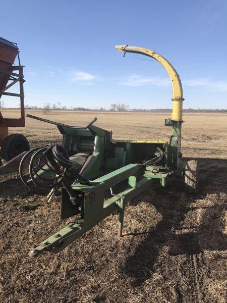 JD Model 3940 corn chopper