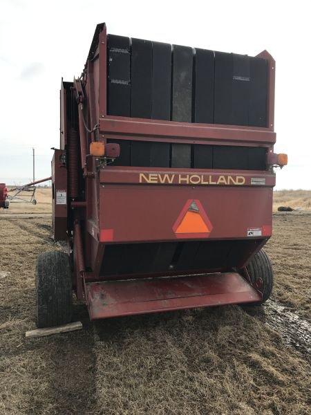 1998 New Holland Model 688 round baler