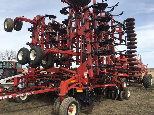 60’ Morris 8425 air seeder