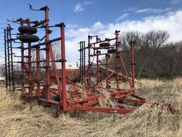 44' Case IH field cultivator w/ harrows