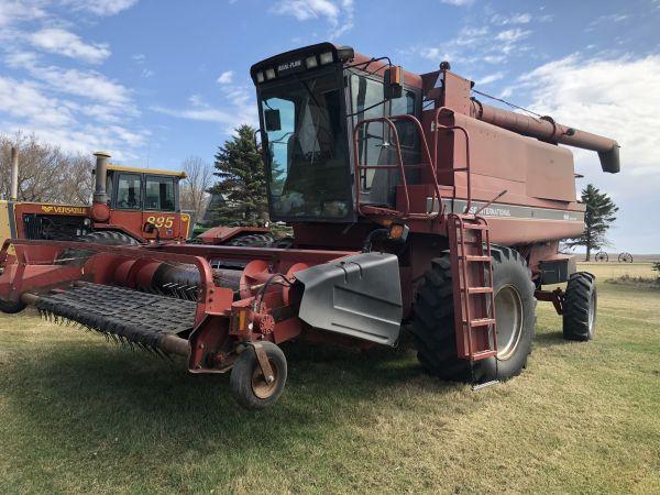 Later model 1680 Case IH combine