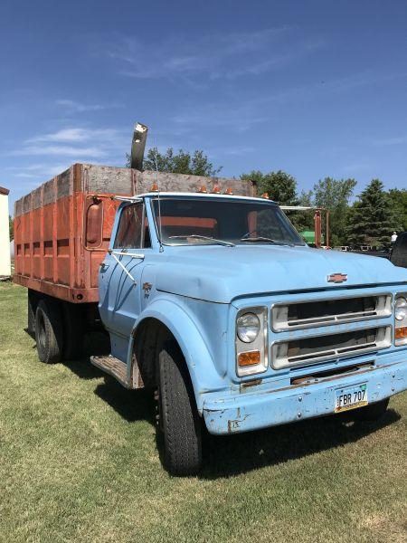 1975 Chevy single axle grain truck