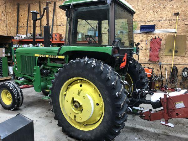 JD 4240 2wd tractor w/ cab