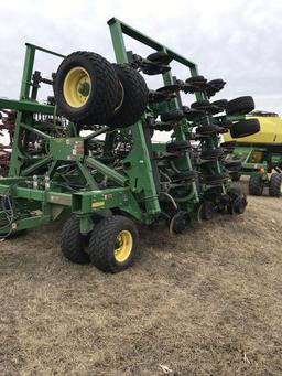 2010 30' Model 1895 JD air seeder, 10" space, conveyor for filling, one season on disks w/ 1910 3