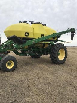 2010 30' Model 1895 JD air seeder, 10" space, conveyor for filling, one season on disks w/ 1910 3