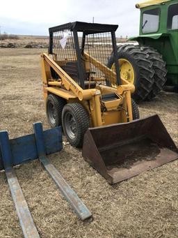 1981 Mustang 320 skid steer, Onan 23hp 2 cylinder, comes w/ bucket & pallet forks, original, not