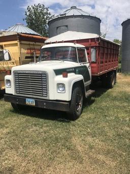 1974 IH Loadstar 1700 single axle grain truck