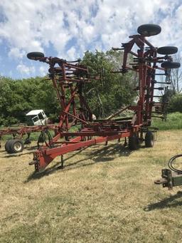 40’ IH 5500 chisel plow