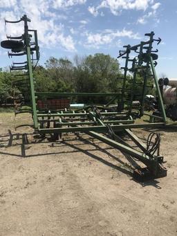 28’ JD1000 Series field cultivator