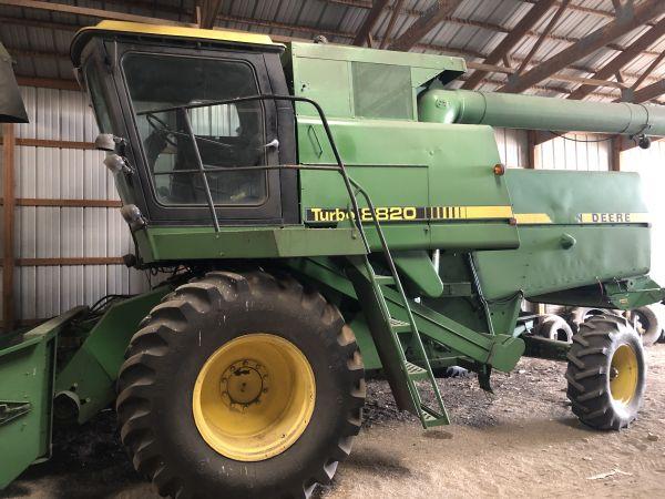 JD 8820 Turbo combine