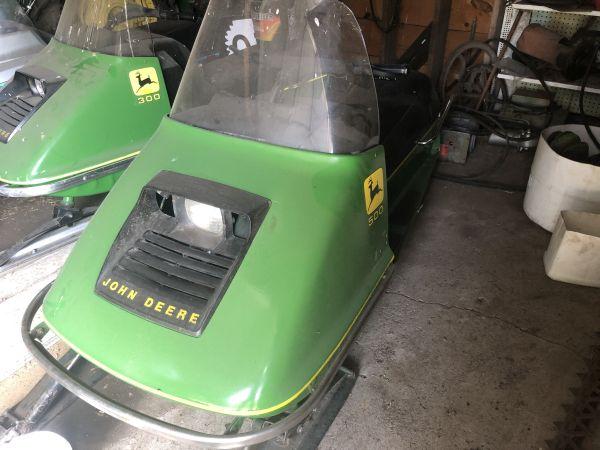 JD 500 snowmobile