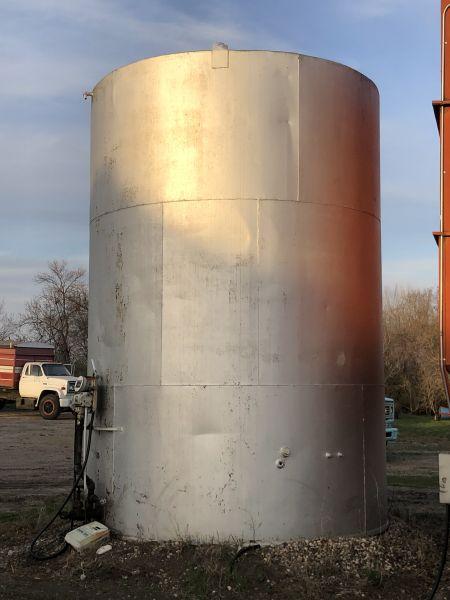 10000 gal. fuel tank w/ high output pump