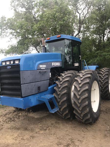 9680 Ford Versatile tractor