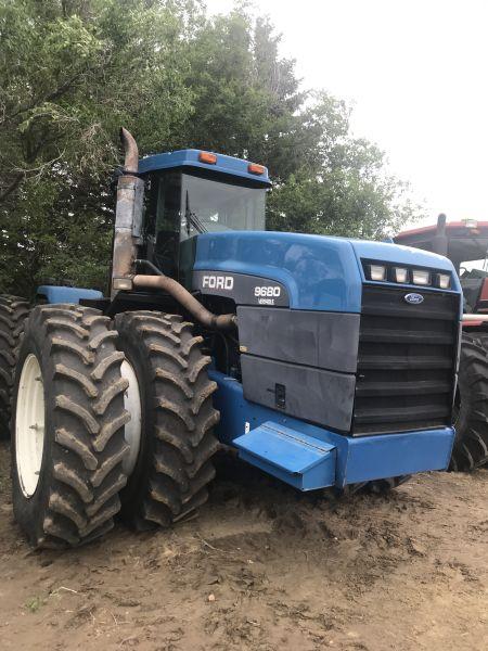 9680 Ford Versatile tractor