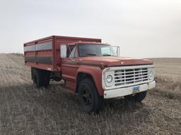 1972 Ford F-750 single axle grain truck