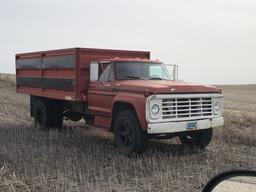 1972 Ford F-750 single axle grain truck