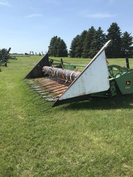 1988 JD 220 head w/ SSR sunflower pans