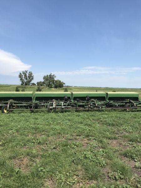 1985 JD 9350 40’ press drills w/ transport