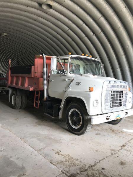 1978 Ford 7000 single axle gravel truck