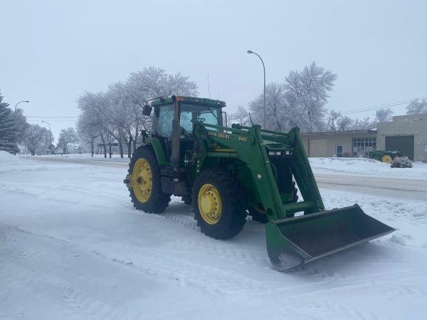 2000 JD 8410 MFD tractor