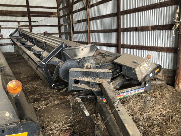 Pull type MacDon swather, 25’ bat reel