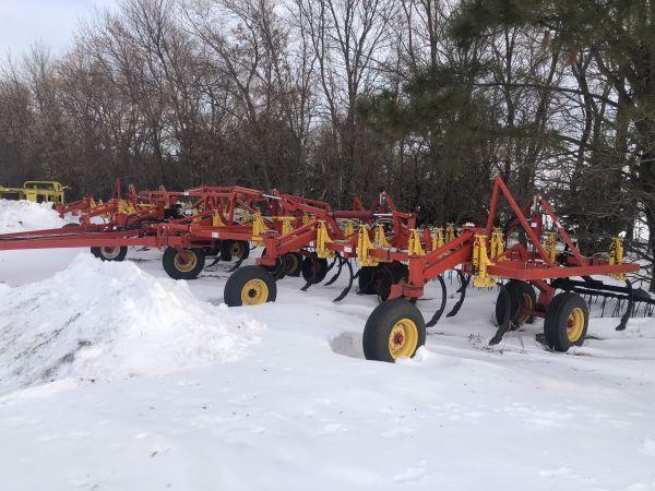 54’ Bourgault Model 9400 chisel plow