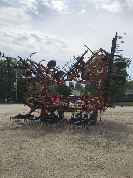 54’ Bourgault Model 9400 chisel plow