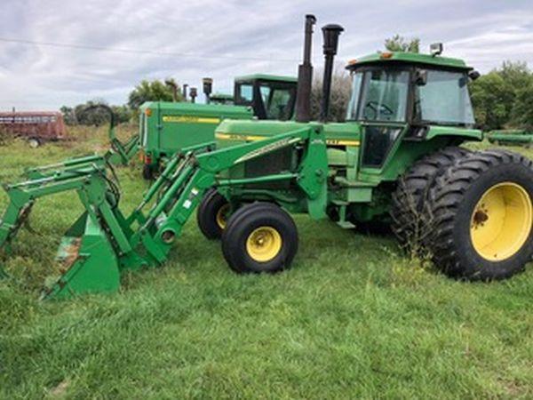 1977 JD 4630 tractor