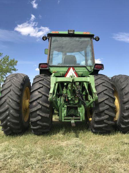 1977 JD 4630 tractor