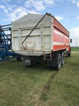 1978 IHC 1700 hyd. tandem truck