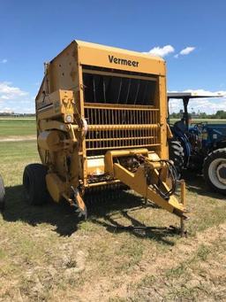 605 Super J Vermeer baler