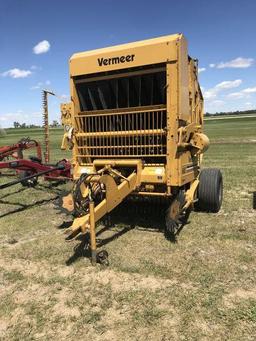 605 Super J Vermeer baler