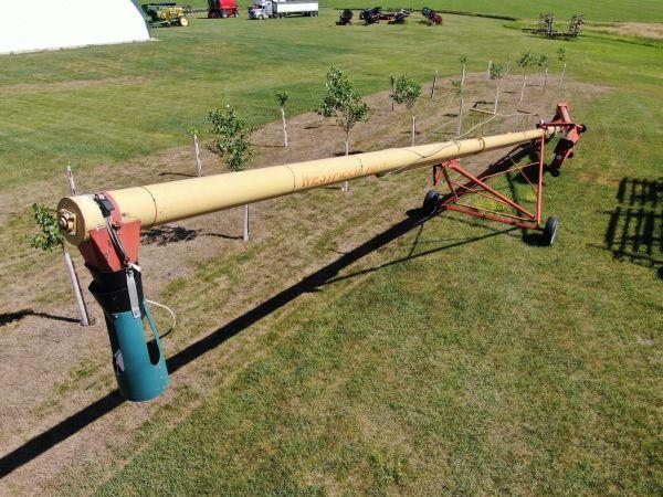 10” x 61’ Westfield auger / swingout hopper