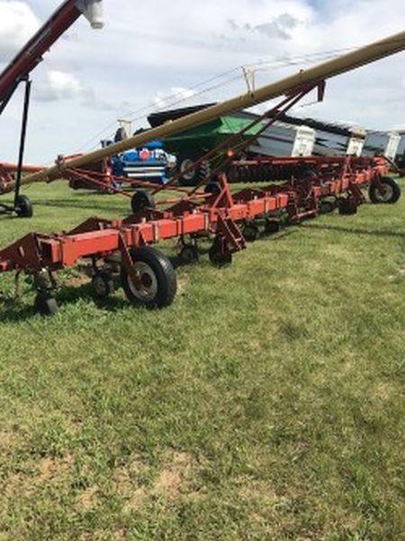 12 row 3 pt. Case IH row crop cultivator