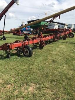 12 row 3 pt. Case IH row crop cultivator