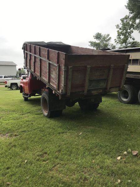 1958 IH grain truck