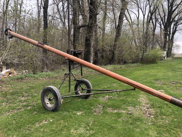 26’ Mayrath auger w/ gas engine