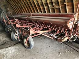 32’ IH grain drills