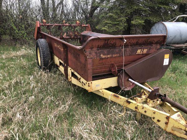 New Holland Model 516 manure spreader