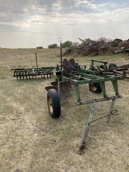 JD 5 bottom plow w/ packer