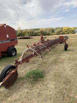 Large hydraulic dump rake