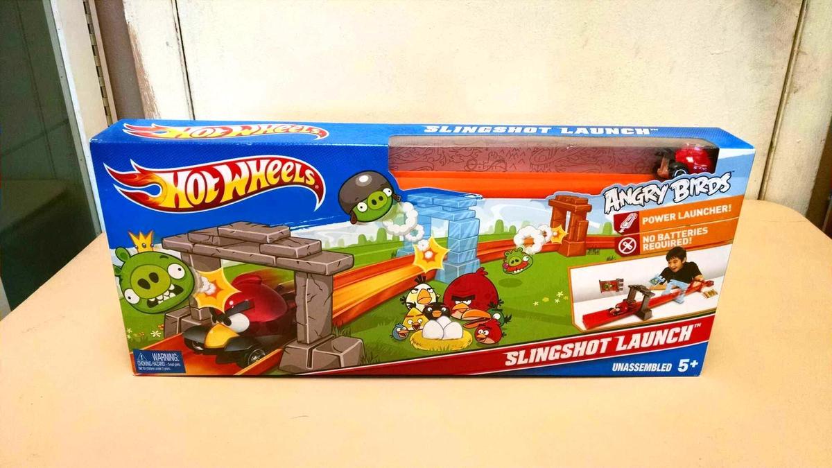 Hot Wheels Angry Birds slingshot launch