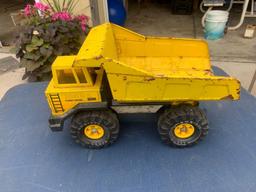 Tonka dump truck 17 in.