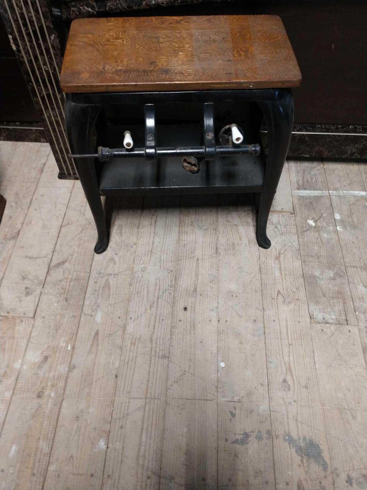 Small gas stove with Wood top