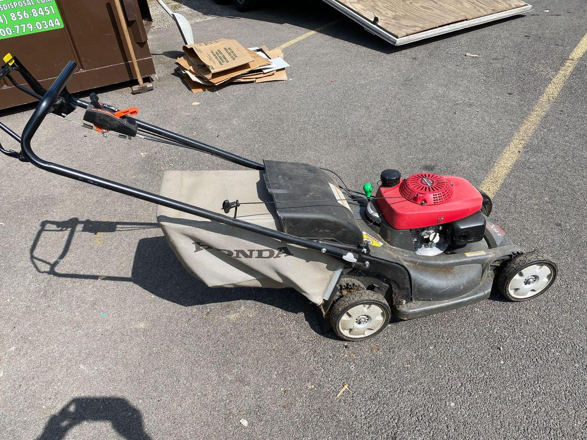 Nice Honda easy start mower