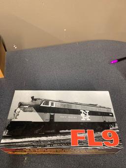 FL9 New Gaven Rapido Trains Inc. Ho Scale Engine