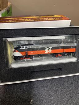 FL9 New Gaven Rapido Trains Inc. Ho Scale Engine