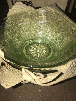 4- Tiara green bowls