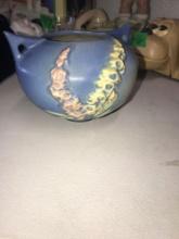 Vintage Roseville pottery vase 5 in high
