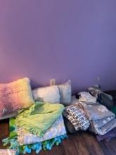 bedding and linen lot BR1